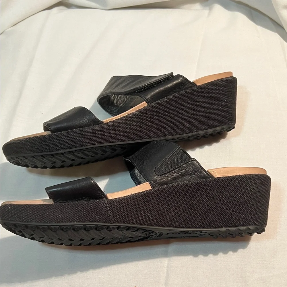 CROCS Black Women's Sandals - Picture 3 of 8